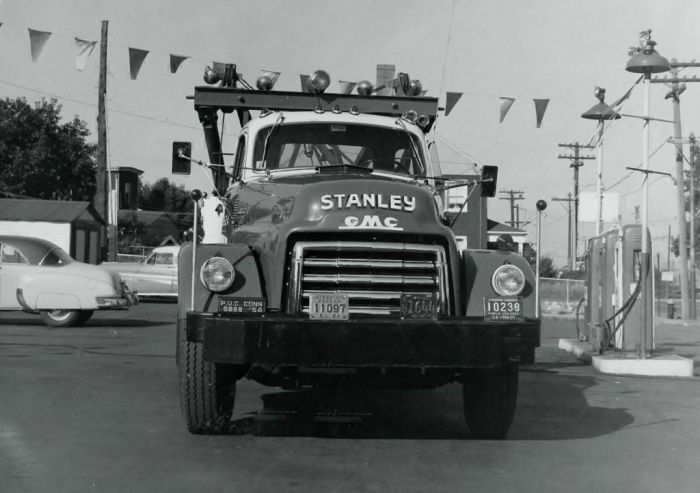 Attached picture GMC_600_Wrecker.jpg